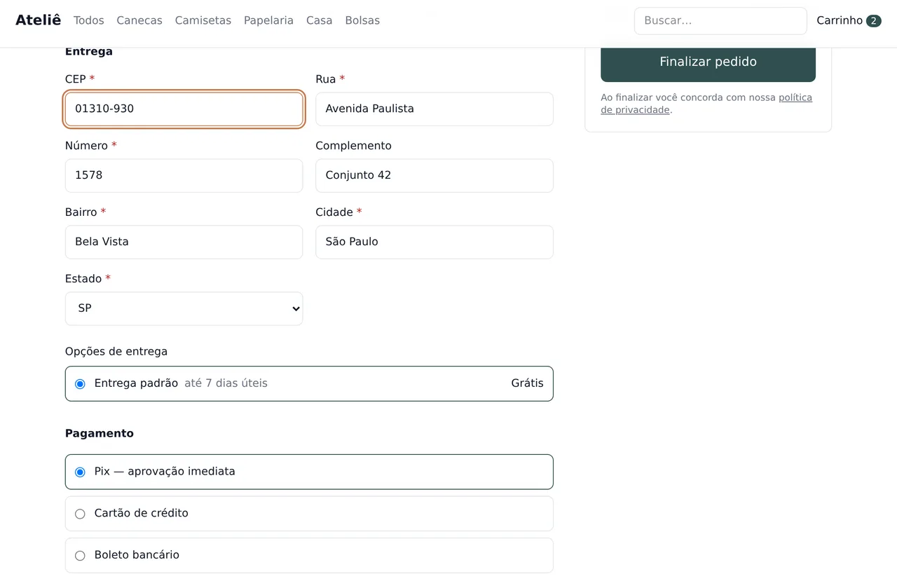 Checkout: a Brazilian delivery address filled in from a postcode &mdash; street, number, district, city and state &mdash; a standard delivery option quoted free at up to seven working days, and a payment section offering Pix, credit card and boleto, with Pix selected.